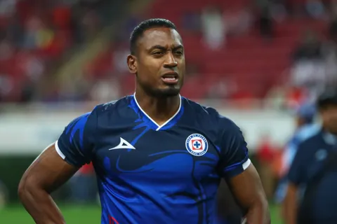 ¿Willer Ditta puede perderse el Cruz Azul vs. Pumas por lesión?