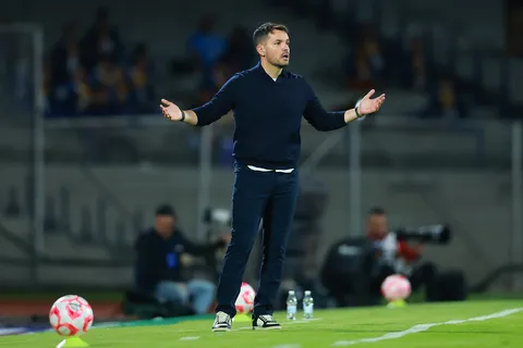 Nicolás Larcamón tendría que afrontar serios desafíos de cara a la Liguilla.