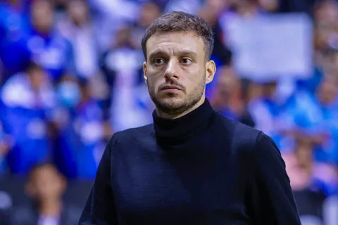El entrenador de Cruz Azul deberá meter mano en el equipo contra Atlas.