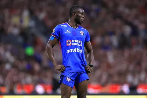 Adrián Esparza puso a Christian Ebere como posible salida de Cruz Azul.