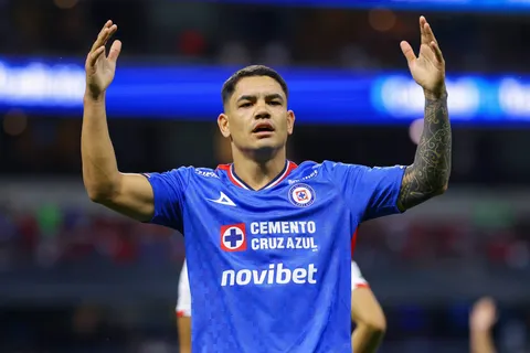 Gabriel Fernández no define su futuro en Cruz Azul