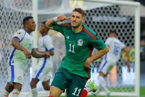 Santi Giménez, el héroe de México en la final de la Copa Oro.