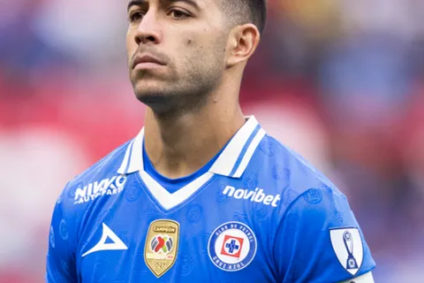 Erik Lira estaría en el podio: su venta al Al Jazira entraría en las más caras de Cruz Azul