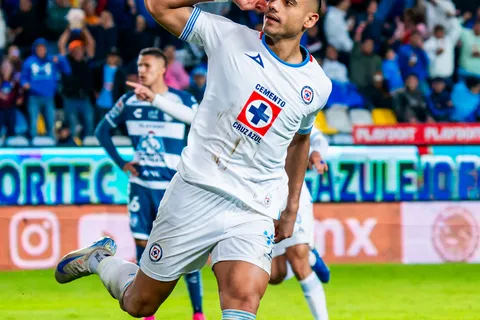 Cruz Azul sigue firme en la cima de la Liga MX.