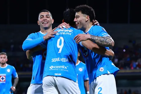 Cruz Azul festeja por su cuarto fichaje.
