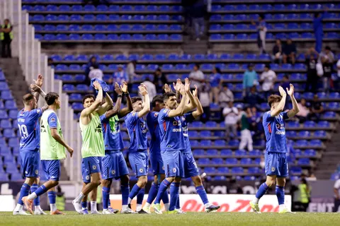 Cruz Azul tendrá una baja obligada para enfrentarse a Pachuca, pero llega limpio al Clásico Joven.
