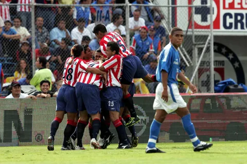 Se cumplen 20 años desde la última vez que Chivas le ganó a Cruz Azul en el Estadio Azul