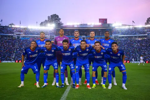 Los once de Cruz Azul contra América.