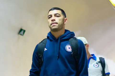 La peor noticia sobre el futuro de Erik Lira en Cruz Azul