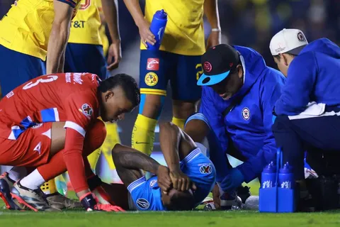 Willer Ditta terminó el Clásico Joven con dolor: ¿Qué tiene?