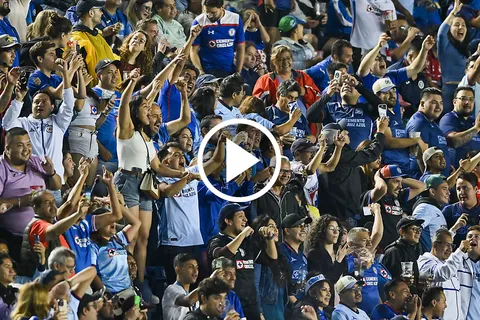Cruz Azul remontó un 0-2 contra Atlas en el Azul con el empuje de su afición