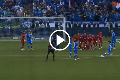 Enorme definición por parte del argentino en el segundo tiempo.