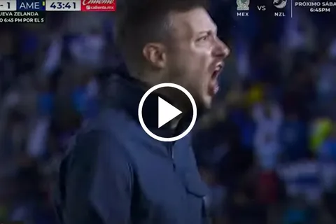 El festejo de Anselmi tras el gol de Giakoumakis.
