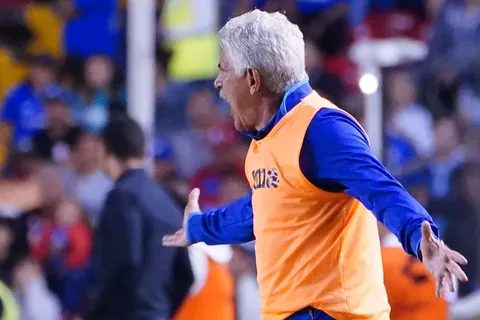 Peligra el proyecto Tuca Ferretti en Cruz Azul...
