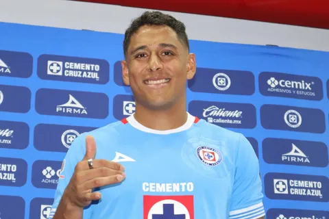 Luis Romo regresó a Cruz Azul y mostró su lado B