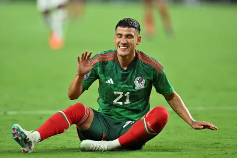 Uriel Antuna respondió a los abucheos de la afición.