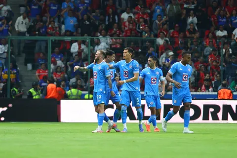 La afición estalló contra uno de los futbolistas de Cruz Azul.