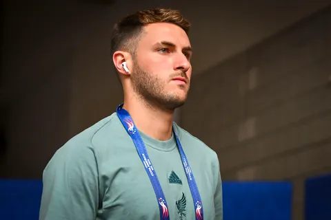 Santi Giménez apunta a llegar de la mejor forma al Mundial 2026 con la Selección Mexicana.