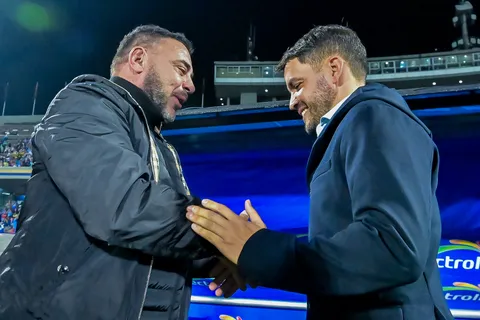Nicolás Larcamón se sumó a las quejas contra la Selección Mexicana