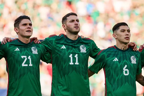 Le salió mal la jugada: Israel Reyes le reclamó a Santiago Giménez y la afición lo reventó