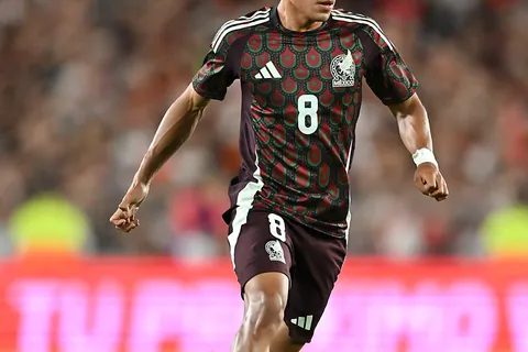 Elías Montiel sería buscado por Cruz Azul.