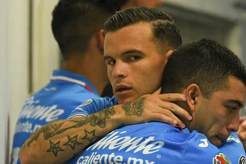 Cruz Azul: El incomprensible defensor de Christian Tabó