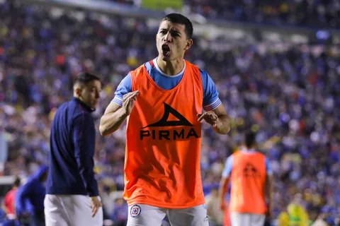 Erik Lira hizo foco en una situación con Cruz Azul que le estaría mermando el rendimiento.