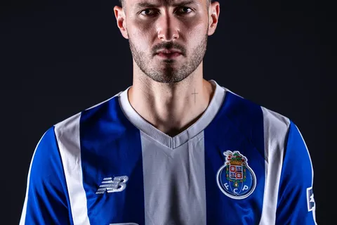 Santi Giménez, oficialmente refuerzo de Porto.