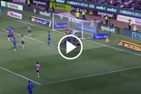 Charly Rodríguez le dio el triunfo a Cruz Azul ante Chivas.