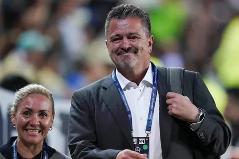 "Es una aberración": Carlos Hermosillo tunde a uno de los refuerzos de Cruz Azul
