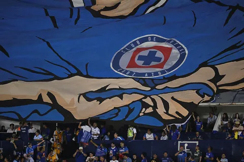 Cruz Azul supera al América en asistencia al Estadio Ciudad de los Deportes.