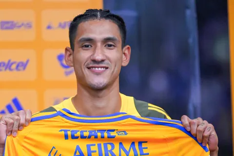 Uriel Antuna aclaró su salida de Cruz Azul.