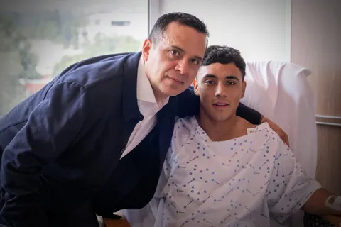 El presidente de Cruz Azul tuvo un gesto con Amaury Morales tras ser operado.