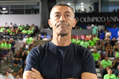 Mal momento para el antiguo entrenador cementero.