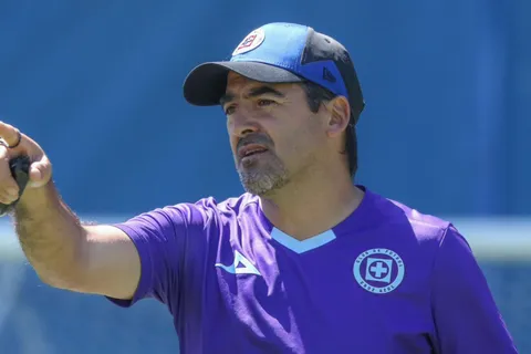 Joaquín Moreno ya prepara el partido ante Santos Laguna