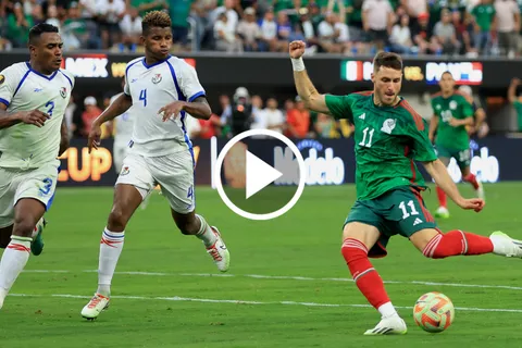 ¿No había uno mejor? Así es el gol de Santiago Giménez que está nominado al mejor del año en Concacaf
