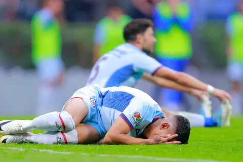 Cruz Azul: El oscuro presente de Uriel Antuna