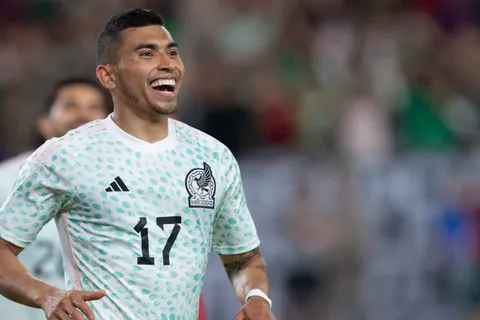 Orbelín Pineda seguirá en el AEK Atenas