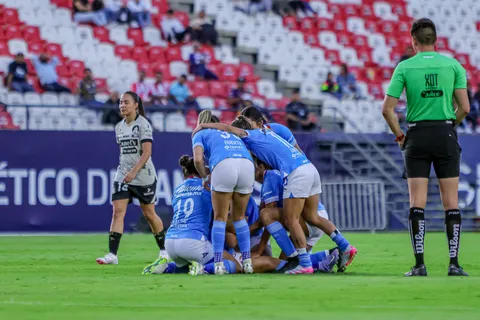 Cruz Azul femenil aplasta al Atlético San Luis en la fecha 13 y se mete en puestos de Liguilla