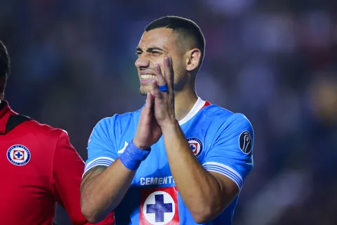¿Por qué Giorgos Giakoumakis no juega con Cruz Azul ante Pumas en la Jornada 14?