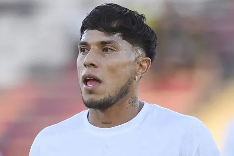 La reacción de Carlos Salcedo a la goleada que recibió Cruz Azul
