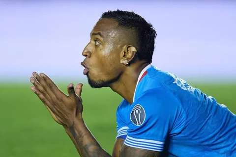 Prensa internacional golpeó a Willer Ditta tras la derrota de Colombia