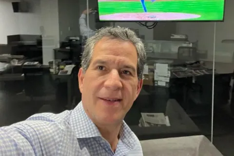 "Ha de estar planeando en Cruz Azul Bob Esponja": Javier Alarcón explota contra la directiva