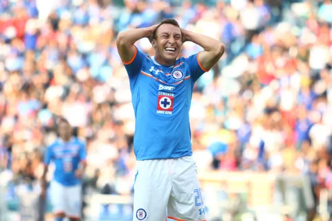 Jugó en Inglaterra, fue campeón en Cruz Azul y salió por culpa del DT