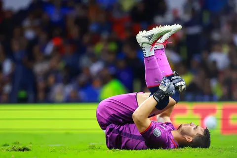 Llueve sobre mojado: Aficionado de Cruz Azul parodia los errores de Sebastián Jurado