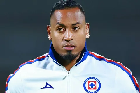 La postura de Willer Ditta ante su posible salida de Cruz Azul