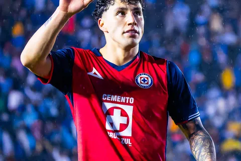 Jorge Sánchez anotó su primer gol con Cruz Azul.