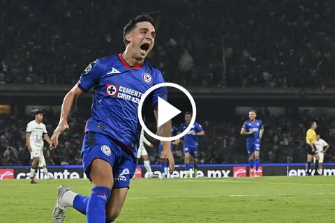 Faravelli festeja el 2 a 0 ante Pumas.