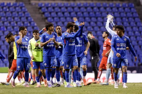 Cruz Azul encontró inesperados beneficiados en el amistoso ante Atlético Nacional.