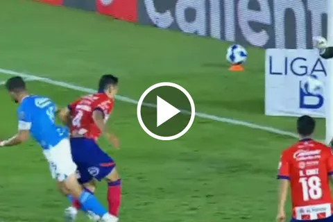 El valiente golazo de Nacho Rivero para abrir el marcador en favor de Cruz Azul vs. San Luis